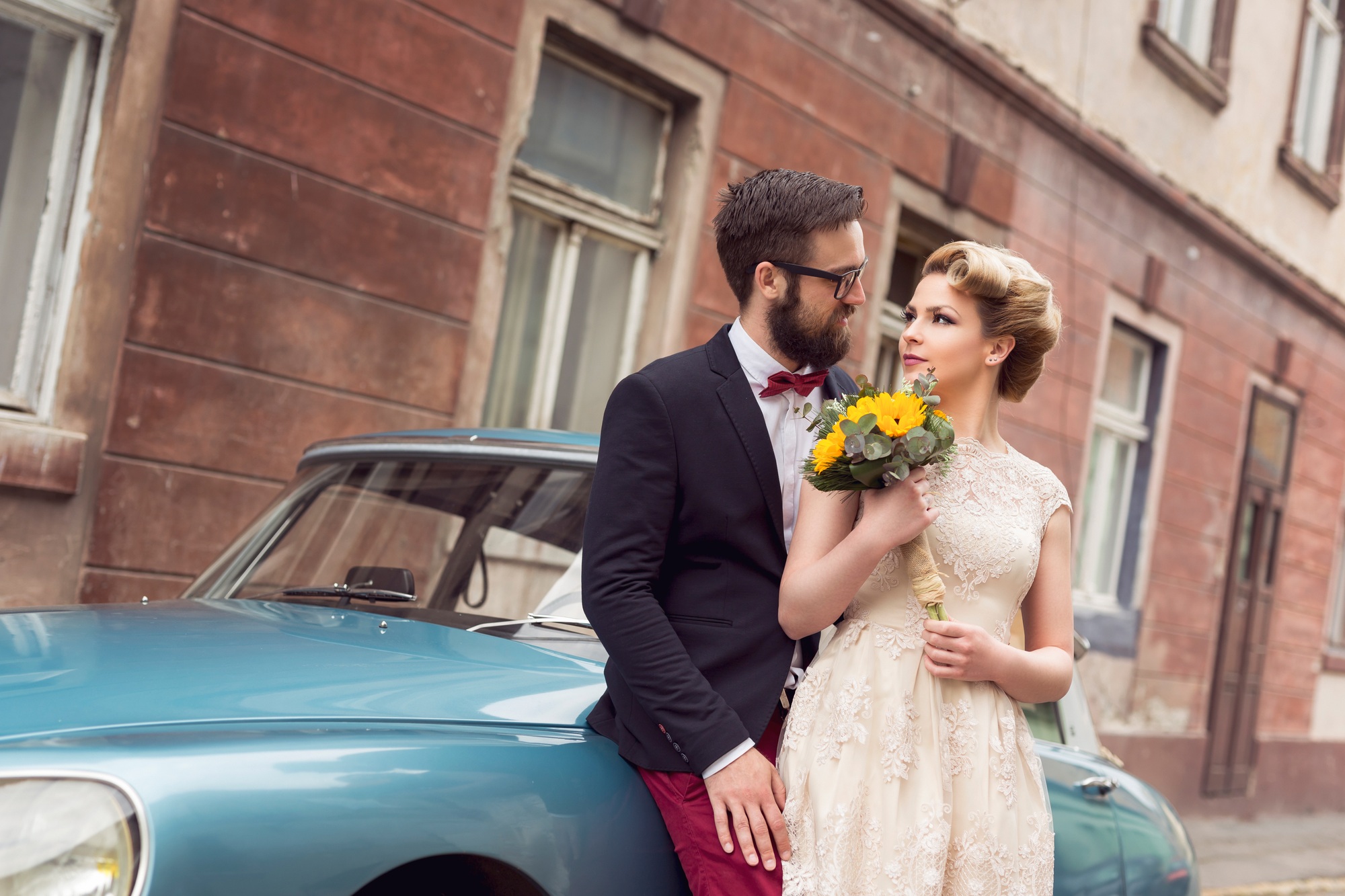 Découvrez comment créer une coiffure de mariage avec cheveux courts bohème