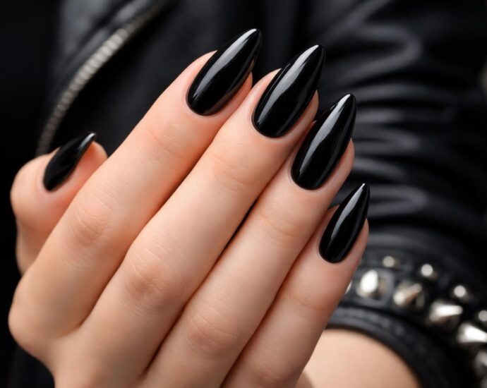 découvrez la tendance manucure noire pour un look rock et chic, avec des ongles noirs élégants qui subliment votre style.