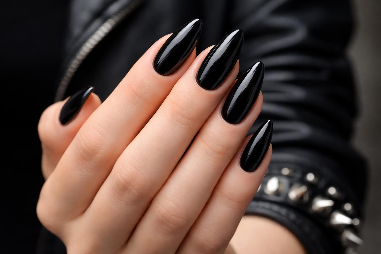 découvrez la tendance manucure noire pour un look rock et chic, avec des ongles noirs élégants qui subliment votre style.
