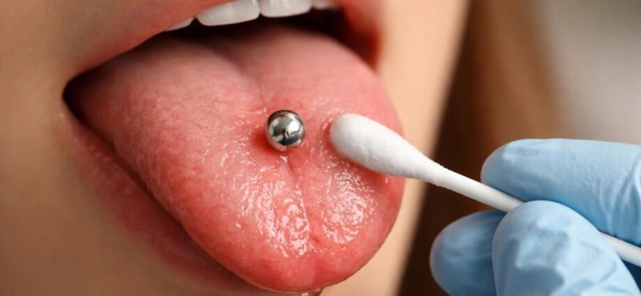 découvrez tout sur le piercing langue : douleur ressentie, étapes de cicatrisation et conseils d'entretien pour un piercing réussi et sans risque.